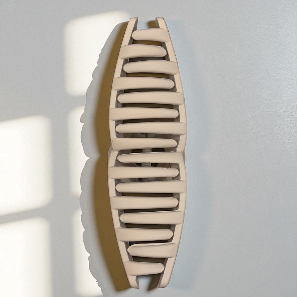 Light cream twisted plastic claw hair clip 11cm - Tuhil Threads Light cream twisted plastic claw hair clip 11cm - Tuhil Threads