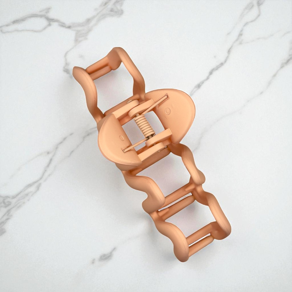 Coral Peach wavy zig-zag plastic claw hair clip 10.5cm - Tuhil Threads