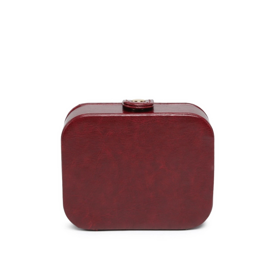 Mini beige PU faux leather jewellery box closed, Shop at Tuhil Threads. Mini beige PU faux leather jewellery box closed, Shop at Tuhil Threads.