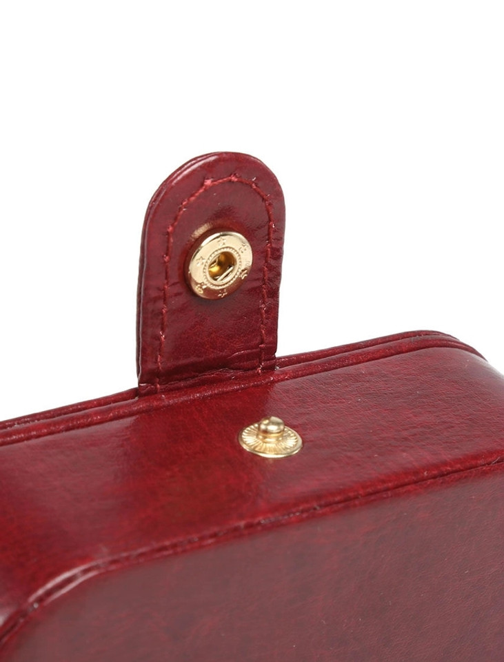 Mini beige PU faux leather jewellery box closed, Shop at Tuhil Threads. Mini beige PU faux leather jewellery box closed, Shop at Tuhil Threads.