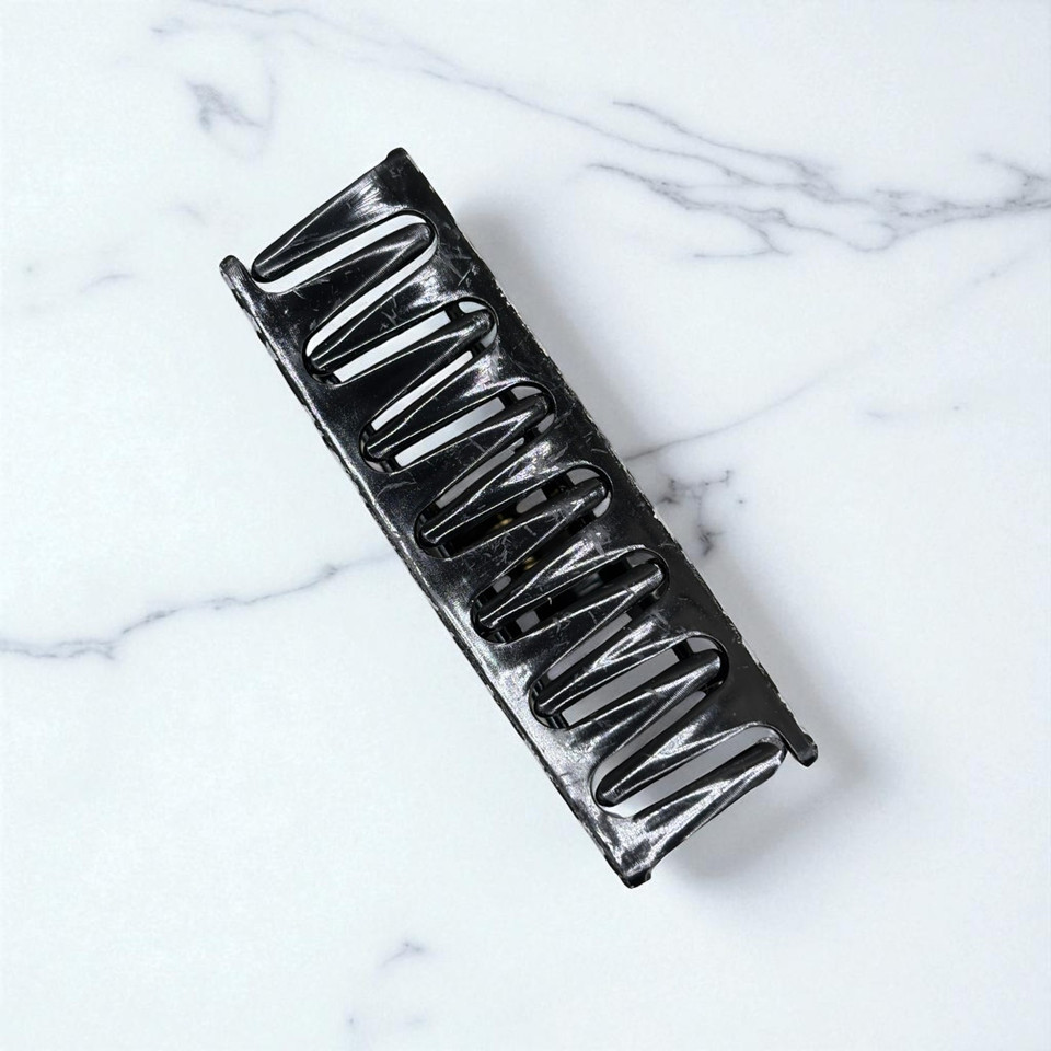 Black and white leopard print claw clip 8.5cm  - Tuhil Threads Black and white leopard print claw clip 8.5cm  - Tuhil Threads