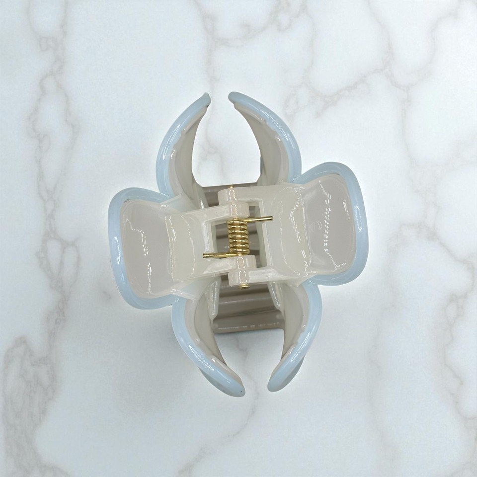 Sky Blue flower claw clip 8.5cm  - Tuhil Threads Sky Blue flower claw clip 8.5cm  - Tuhil Threads