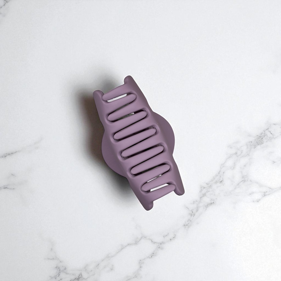 Top view of Matte Dusty Rose  D-Shape Open Hair Claw Clip , 6cm long. Top view of Matte Dusty Rose  D-Shape Open Hair Claw Clip , 6cm long.
