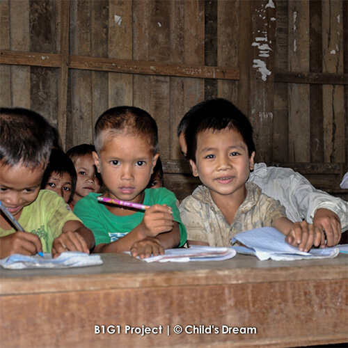 Give a set of stationery for a child