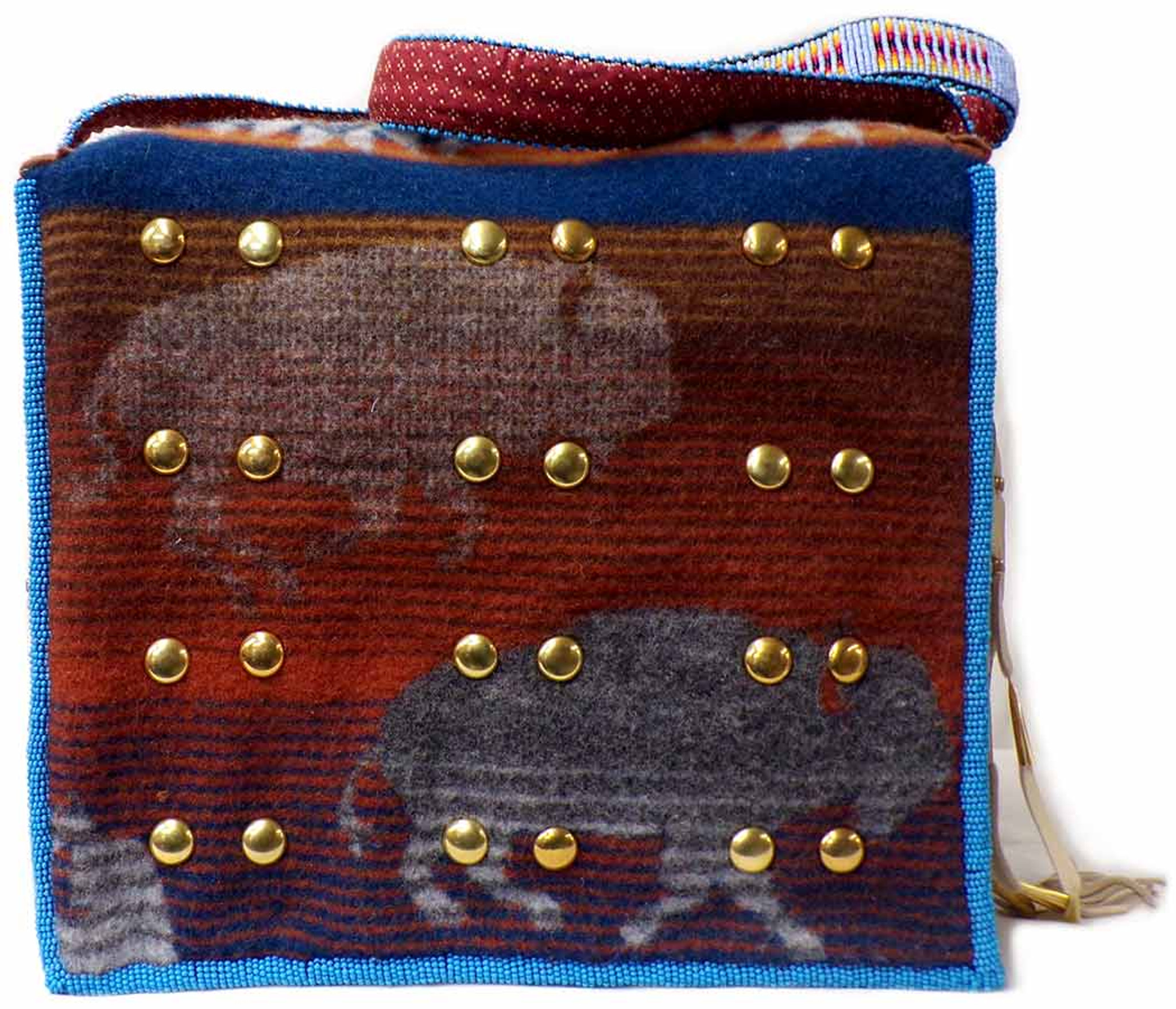 Native American beaded purse | Bead work, Native american beading, Beadwork  designs