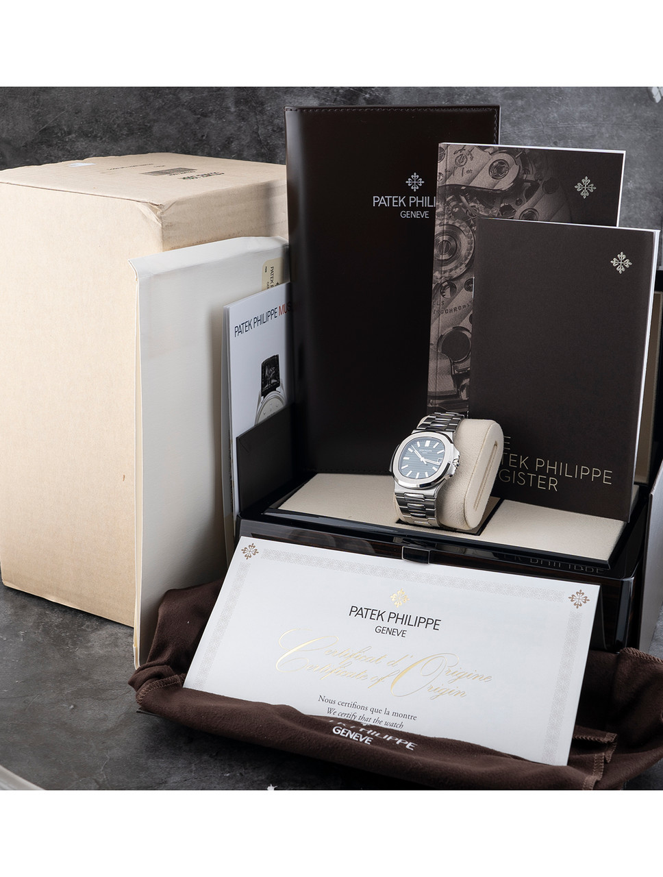Patek Philippe Nautilus 5711 40mm Stainless Steel Olive Green Dial 5711/1A-014 - 100% Complete New and Unworn July 2021