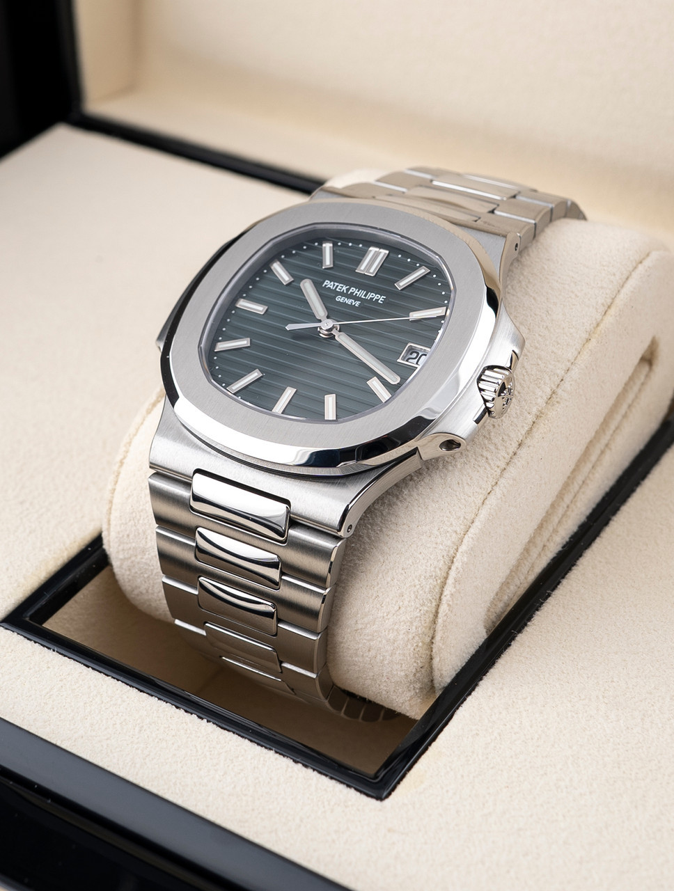 2021 Patek Philippe Nautilus Olive Green 5711/1A-014 Patek Philippe Watch  Review 