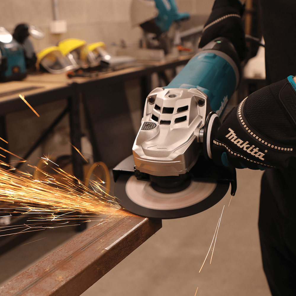 Makita 2400W 180mm (7