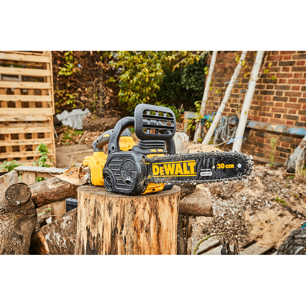 △△DEWALT チェンソー　100V DW391 △△ DEWALT チェンソー 100V DW391 目立った傷や汚れなし
