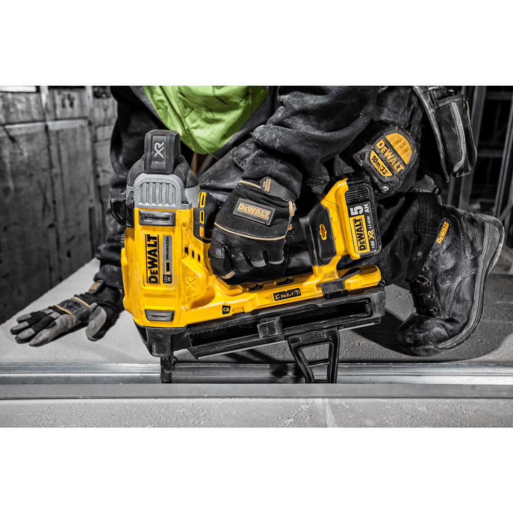 DeWALT 18V Brushless Cordless Concrete Nailer Kit DCN890P2