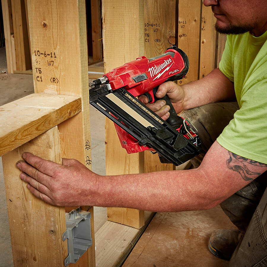 Milwaukee M18 FUEL 30-34 Degree Brushless Cordless Frame Nailer
