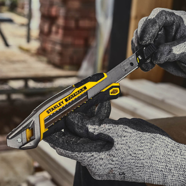 Stanley FATMAX® utility knife with integrated blade breaking system - 18 mm  - FMHT10594-0