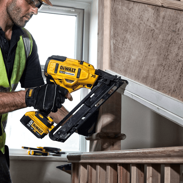 Dewalt 15g cordless discount nailer