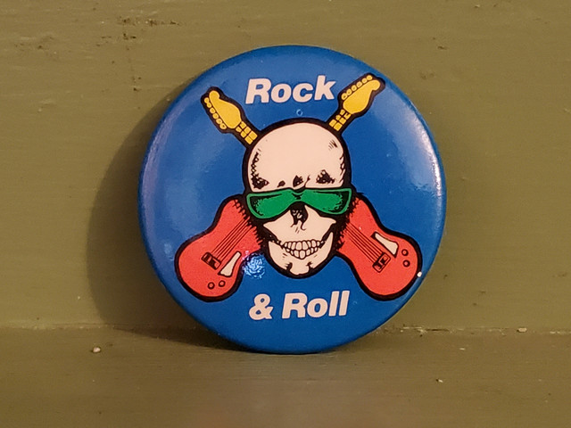 Vintage Funny Rock Roll Skull Guitars Pinback button