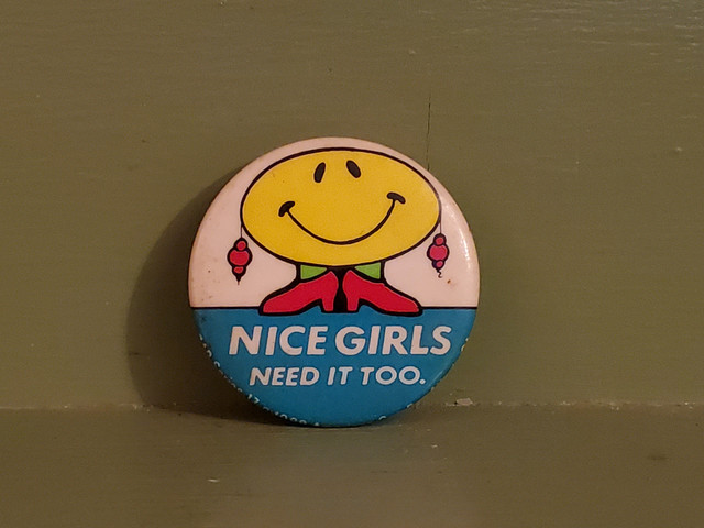 Vintage Smiley Nice Girls Sex Need It Pinback button