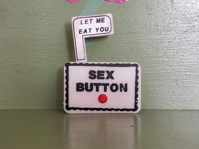 Pop up sex button let me eat you