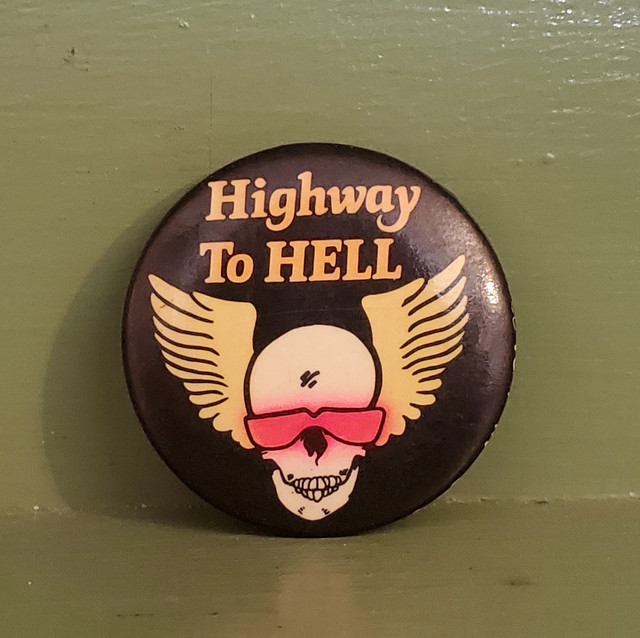 Highway to hell skull wings pin button