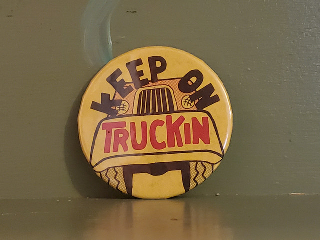 Vintage semi truck keep on truckin' pinback button