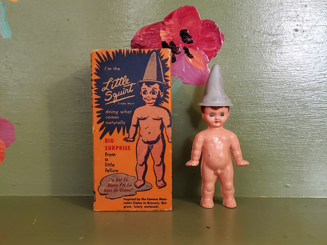 Vintage little squirt water peeing prank toy