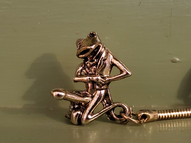 Vintage big penis frog prince metal keychain