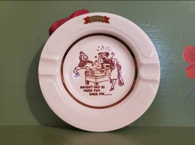 Vintage Funny ashtray Mangler Boob Fun Ma Mom