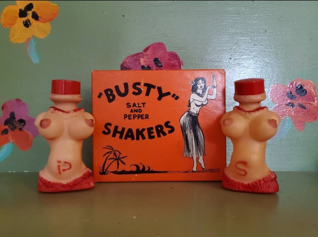 Vintage boob salt pepper adult Novelty sex joke