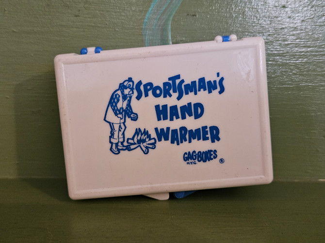 Humor Gag Gift Joke Cartoon Novelty Sportsman's Hand Warmer Boobs Mid Century Modern Retro Vintage