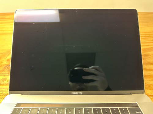MacBook Pro 2018 15インチMR962J/A シルバー Apple MacBook Pro 15-inch 2.2GHz Six-Core i7 (Mid 2018