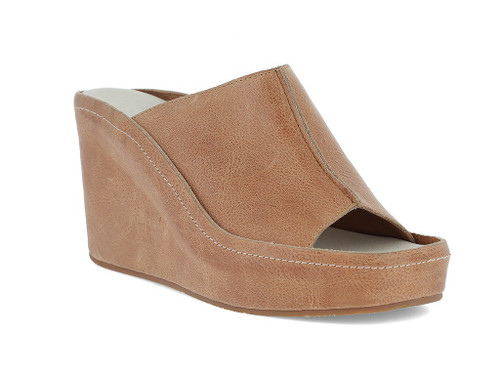 Pearl Shoe in Camel Leather