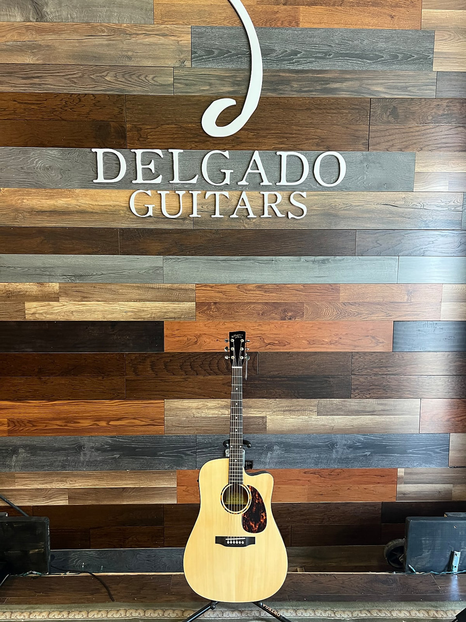 Recording King RD-G6-CFE5 G6 Series Solid Top Dreadnought Cutaway