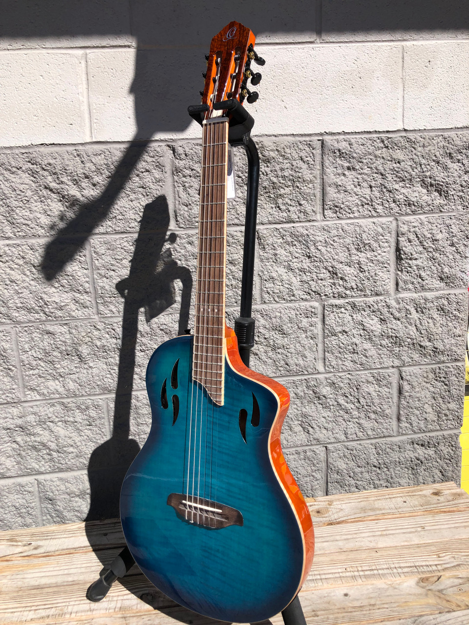 Ortega Tour Player Flamed Maple Blue - La Tradición Music