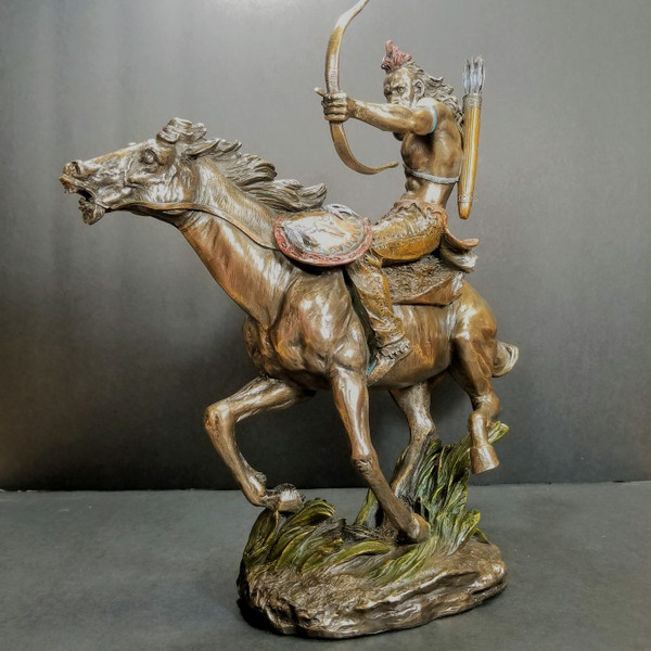 MOHICAN WARRIOR ON HORSEBACK SHOOTING ARROW