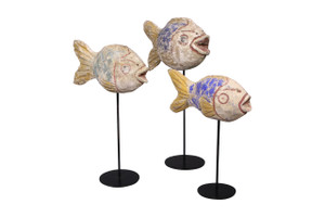 Round Vintage Style Wooden Carving Fish With Iron Stand size & color vary - M Round Vintage Style Wooden Carving Fish With Iron Stand size & color vary - M