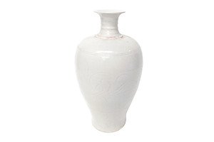 Off white glaze vase with long neck