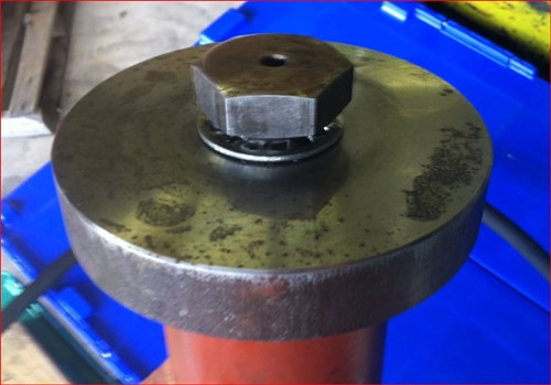 Used Flange & Bolt Replaces Chief p/n 601238