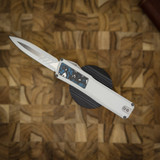 AXIAL KNIVES SHIFT V3 WHITE DOUBLE EDGE BLUE CABON INLAYS, WHITE HARDWARE, MAGNACUT