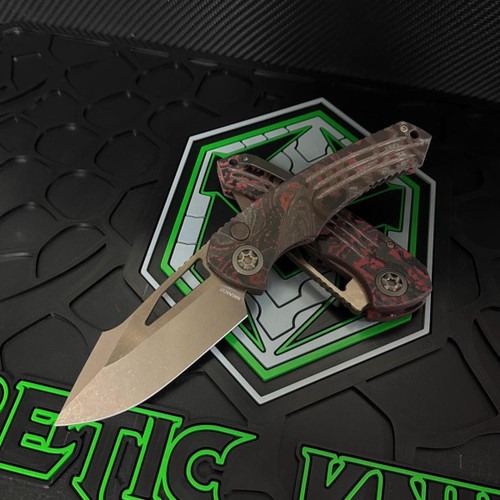 Heretic Knives Pariah Manual Bronze Standard Blood Red Camo Carbon Chassis H046-7A-RD/CC