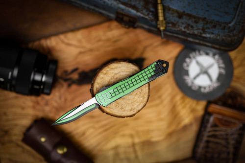 Heretic Knives Manticore S Recurve Cel Shade Toxic Green H025F-CS-TX