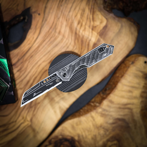 Heretic Knives Jinn Auto Black And White Cel Shade On A Glow Carbon Fiber Chassis H113-CS-BW-CF