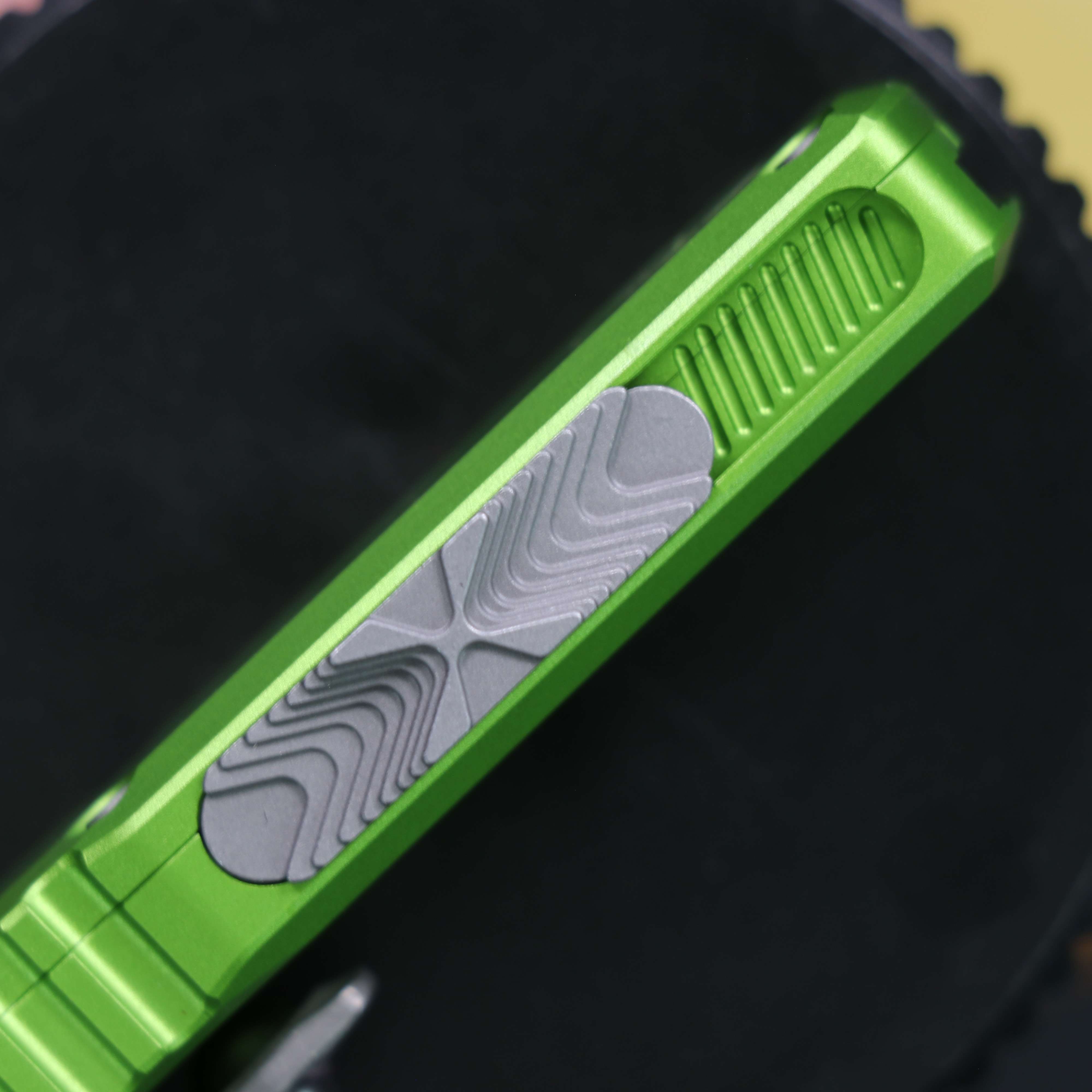 MICROTECH KNIVES UTX-85 GEN IV S/E APOCALYPTIC STANDARD NEON GREEN
