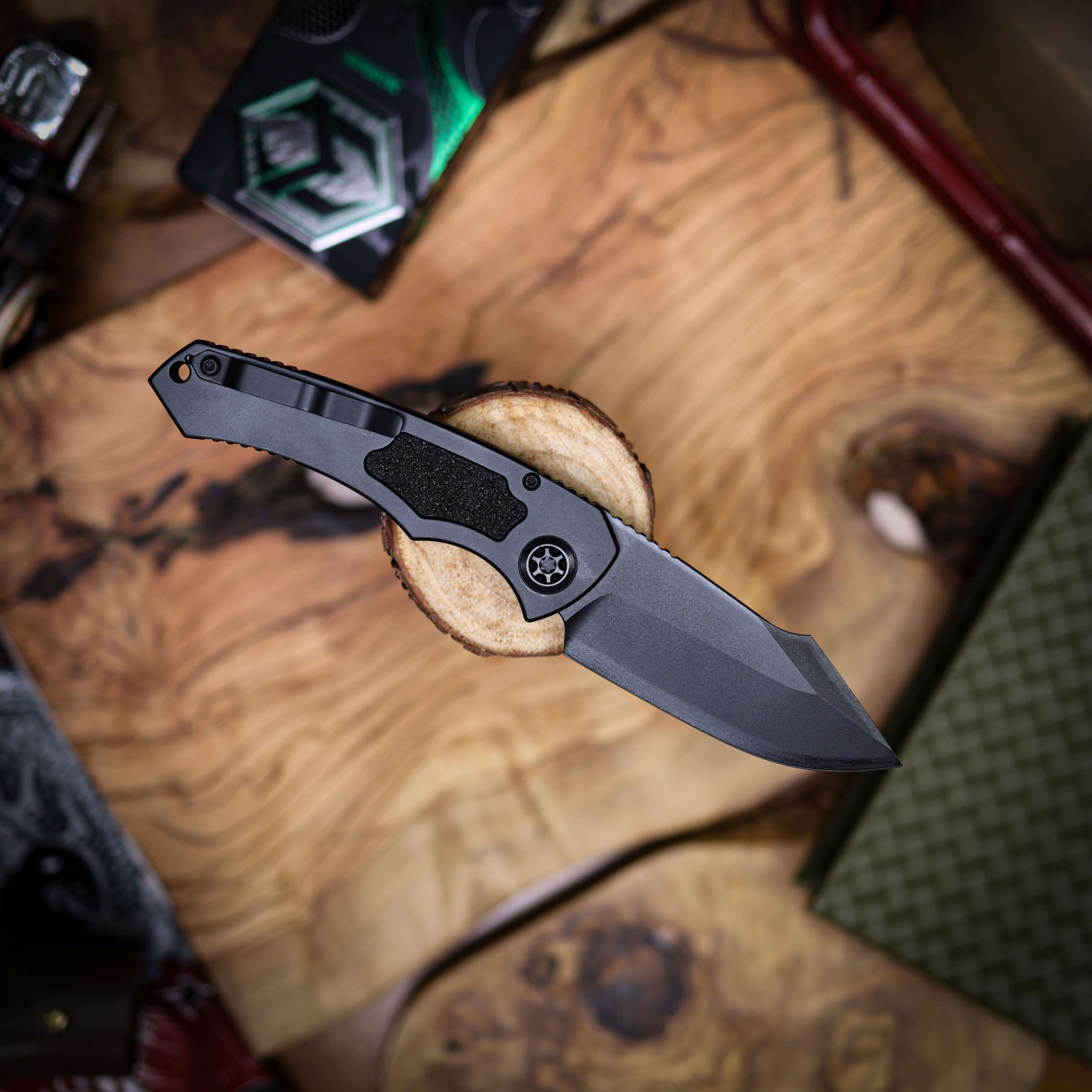 Heretic Knives Pariah Auto Secret Cel Shade