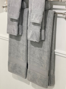 Grand Patrician Suite Hand Towel 16x28 Pearl Gray (5.5#) (2dz) Grand Patrician Suite Hand Towel 16x28 Pearl Gray (5.5#) (2dz)