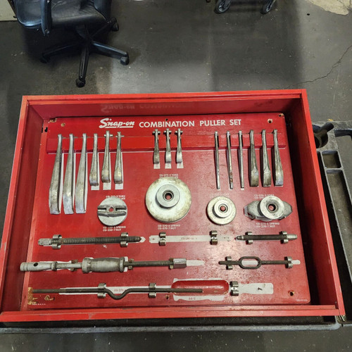 SNAP-ON VE-113B INDUSTRIAL COMBINATION PULLER SET W/ WALL MOUNT CASE (NO DOORS)