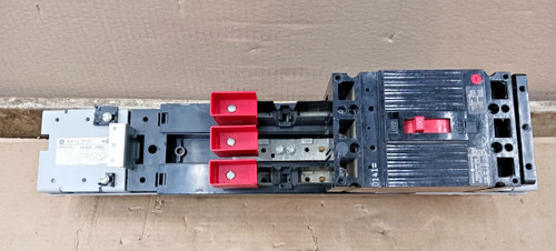 GE Spectra 300 Amp Circuit Breaker Module 6P 600V AMC6EB w/ 100 A Breaker (Flaw)