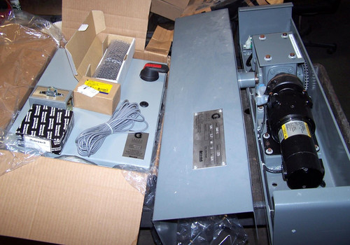 New Crown Aut-o-doR Automatic Door Opener With Controls 120 VAC  Model 1502-1