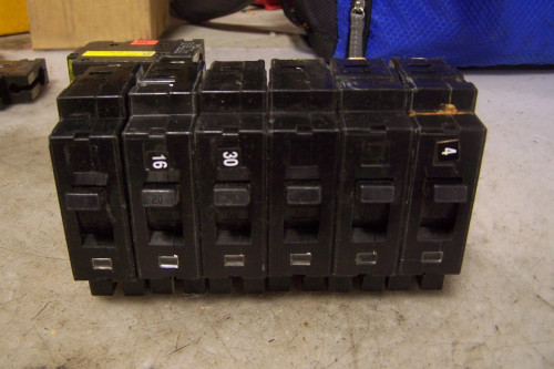(6) SQUARE D 20 AMP CIRCUIT BREAKER 277 VAC 1 POLE EH14020 LOT OF 6