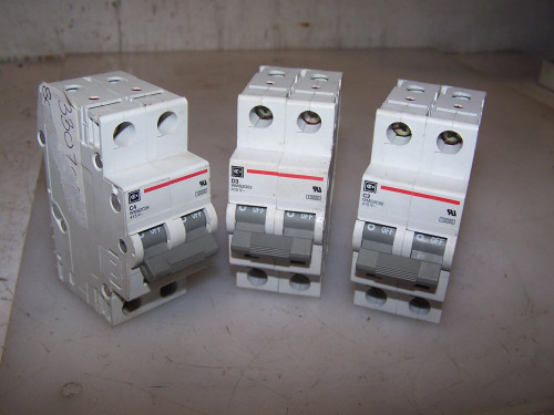 (3) CUTLER HAMMER CIRCUIT BREAKER 3 AMPS 277/480 VOLT 2 POLE WMS2D03 LOT OF 3