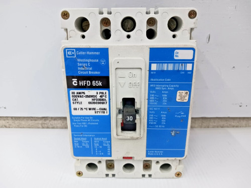 CUTLER HAMMER 30 AMP CIRCUIT BREAKER 3 POLE 600 VAC / 250 VDC HFD3030L