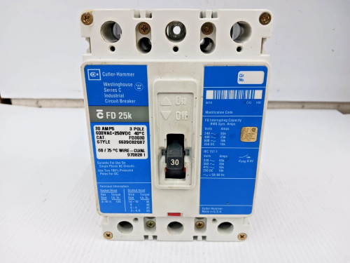 CUTLER HAMMER 30 AMP CIRCUIT BREAKER 3 POLE 600 VAC / 250 VDC 25 kA FD3030