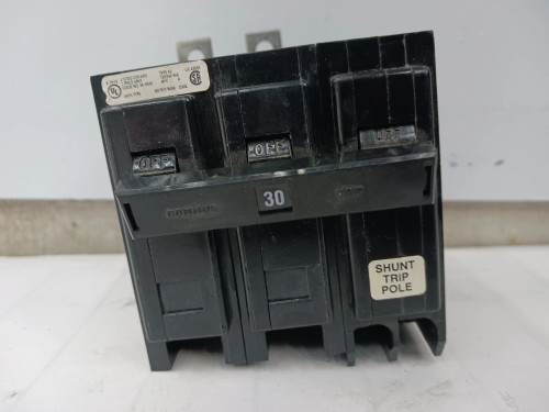 CUTLER HAMMER 30 AMP SHUNT TRIP CIRCUIT BREAKER 2 POLE 120/240 VAC BAB2030S